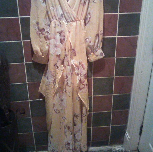 Bohemian Bishop's sleeve v-neck ruffle floral maxi - Picture 2 of 15